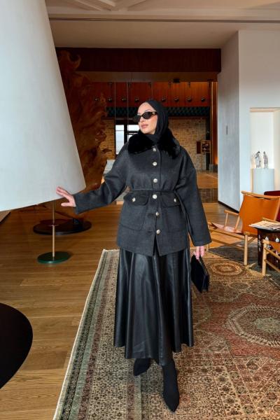 Büşra Kaban Siyah Siyah