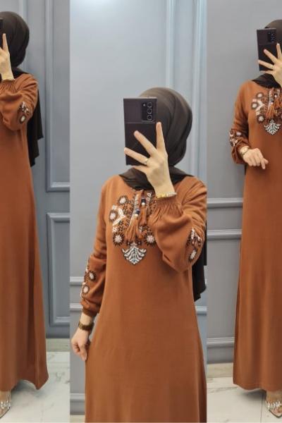 Önü İşlemeli Triko Elbisem Taba